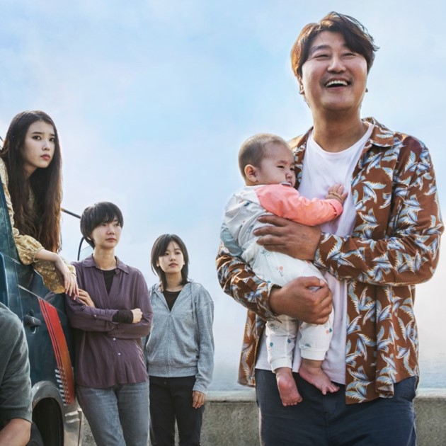 Para o premiado diretor japonês Hirokazu Kore-eda, de perto, nenhuma família é normal. Em “Broker - Uma nova chance”, ele retorna ao seu tema preferido: a criação dos laços familiares.