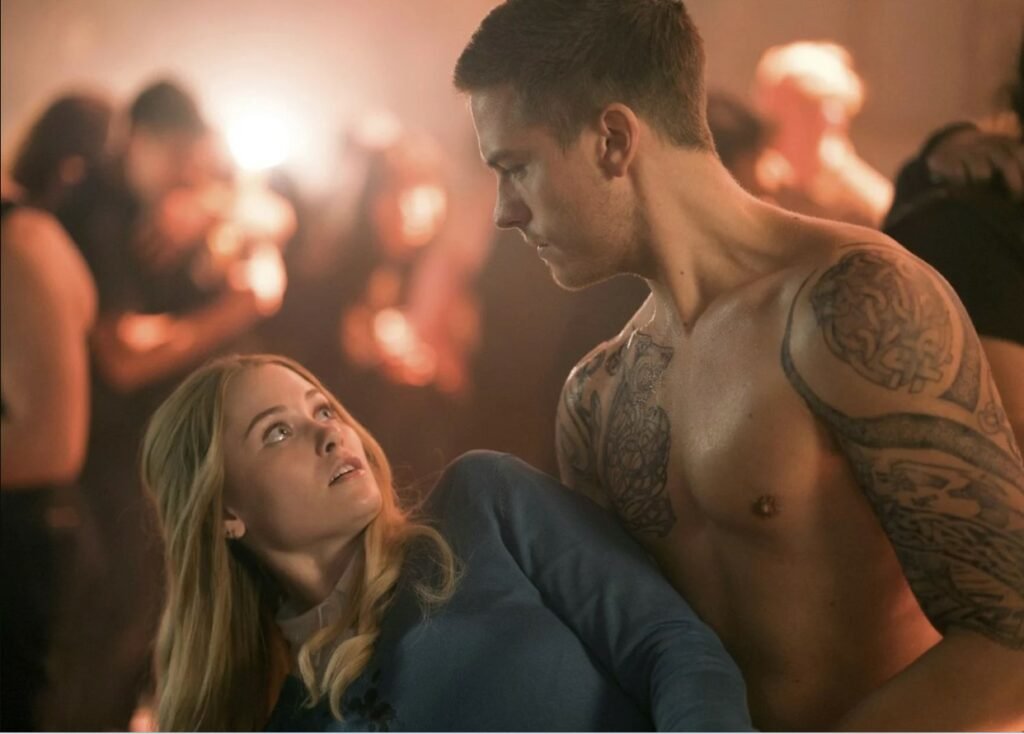 O que poderia ser um romance água com açúcar gostosinho se torna rapidamente um filme tosco, que por vezes beira o cômico, ainda que de forma involuntária.